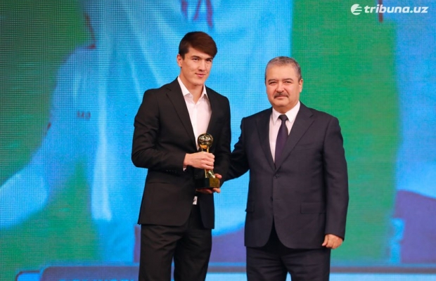 Эльдор Шомуродов признан лучшим футболистом Узбекистана в 2019 году